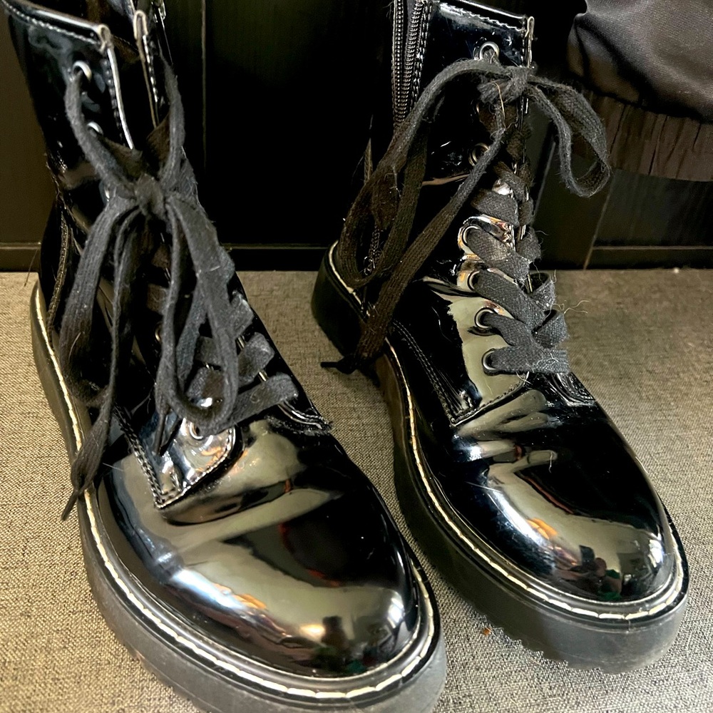 Women combat boots